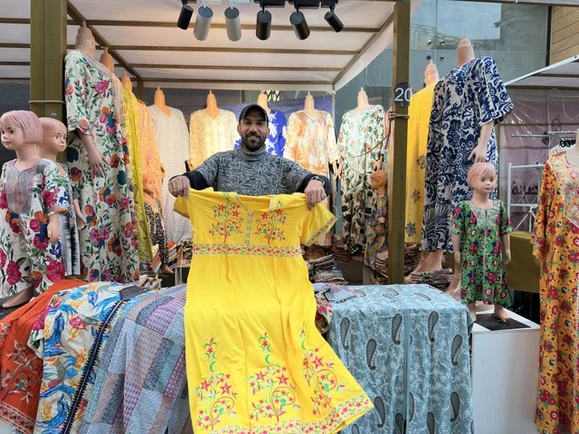 معرض ازياء في فعالية " أنا وأنت يا رمضان " في مدينة جدة، المملكة العربية السعودية، يوم 1 من فبراير 2026، تجربة رمضانية اجتماعية وثقافية، أنشطة تفاعلية وعروض رمضانية، جلسات عائلية وأجواء روحانية، فعاليات ترفيهية مستوحاة من روح الشهر الفضيل، أجواء دافئة تعزز قيم المشاركة والاحتفاء برمضان.