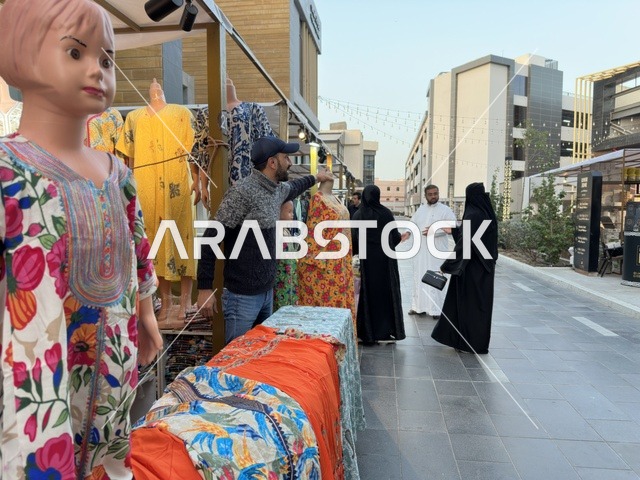 معرض ازياء في فعالية " أنا وأنت يا رمضان " في مدينة جدة، المملكة العربية السعودية، يوم 1 من فبراير 2026، تجربة رمضانية اجتماعية وثقافية، أنشطة تفاعلية وعروض رمضانية، جلسات عائلية وأجواء روحانية، فعاليات ترفيهية مستوحاة من روح الشهر الفضيل، أجواء دافئة تعزز قيم المشاركة والاحتفاء برمضان.