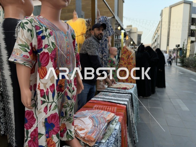 معرض ازياء في فعالية " أنا وأنت يا رمضان " في مدينة جدة، المملكة العربية السعودية، يوم 1 من فبراير 2026، تجربة رمضانية اجتماعية وثقافية، أنشطة تفاعلية وعروض رمضانية، جلسات عائلية وأجواء روحانية، فعاليات ترفيهية مستوحاة من روح الشهر الفضيل، أجواء دافئة تعزز قيم المشاركة والاحتفاء برمضان.