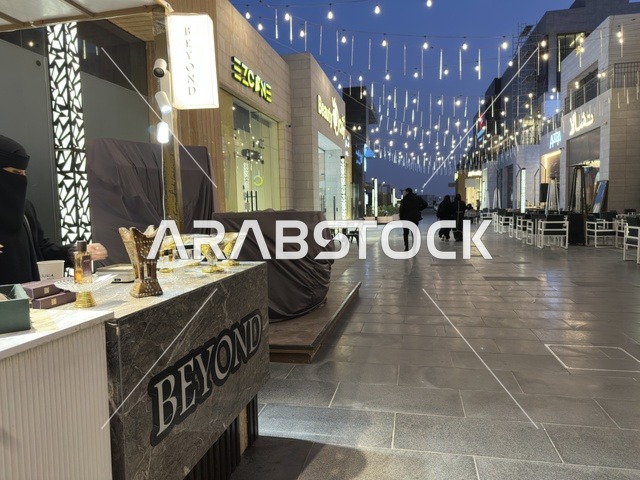 معرض العطور والبخور في فعالية " أنا وأنت يا رمضان " في مدينة جدة، المملكة العربية السعودية، يوم 1 من فبراير 2026، تجربة رمضانية اجتماعية وثقافية، أنشطة تفاعلية وعروض رمضانية، جلسات عائلية وأجواء روحانية، فعاليات ترفيهية مستوحاة من روح الشهر الفضيل، أجواء دافئة تعزز قيم المشاركة والاحتفاء برمضان.