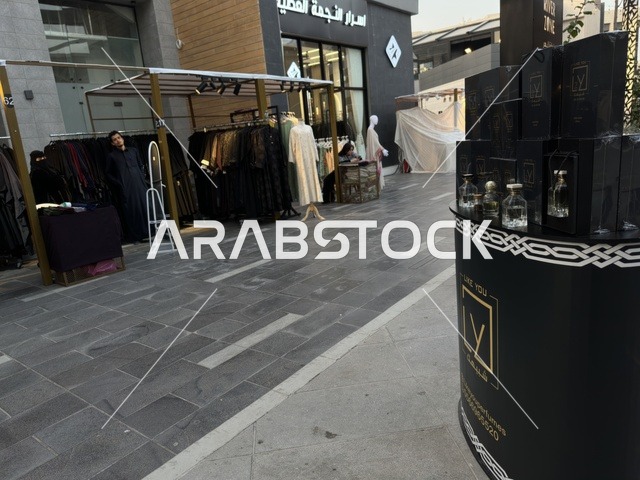 معرض العطور والبخور في فعالية " أنا وأنت يا رمضان " في مدينة جدة، المملكة العربية السعودية، يوم 1 من فبراير 2026، تجربة رمضانية اجتماعية وثقافية، أنشطة تفاعلية وعروض رمضانية، جلسات عائلية وأجواء روحانية، فعاليات ترفيهية مستوحاة من روح الشهر الفضيل، أجواء دافئة تعزز قيم المشاركة والاحتفاء برمضان.