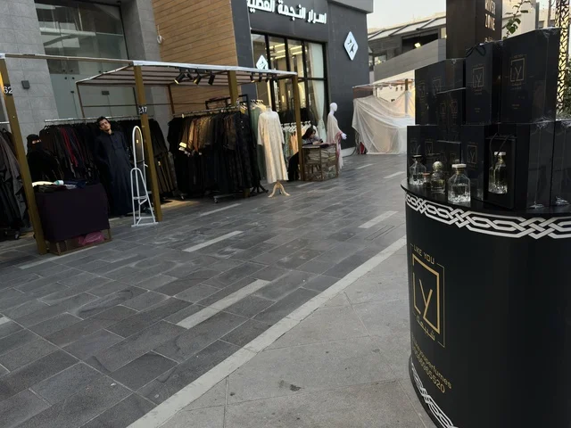 معرض العطور والبخور في فعالية " أنا وأنت يا رمضان " في مدينة جدة، المملكة العربية السعودية، يوم 1 من فبراير 2026، تجربة رمضانية اجتماعية وثقافية، أنشطة تفاعلية وعروض رمضانية، جلسات عائلية وأجواء روحانية، فعاليات ترفيهية مستوحاة من روح الشهر الفضيل، أجواء دافئة تعزز قيم المشاركة والاحتفاء برمضان.