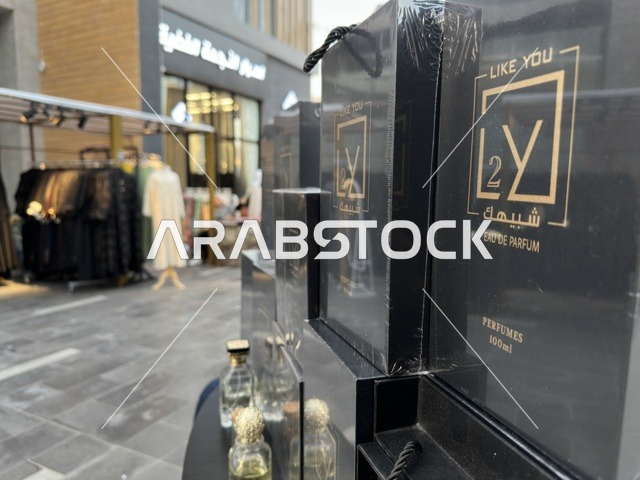 معرض العطور والبخور في فعالية " أنا وأنت يا رمضان " في مدينة جدة، المملكة العربية السعودية، يوم 1 من فبراير 2026، تجربة رمضانية اجتماعية وثقافية، أنشطة تفاعلية وعروض رمضانية، جلسات عائلية وأجواء روحانية، فعاليات ترفيهية مستوحاة من روح الشهر الفضيل، أجواء دافئة تعزز قيم المشاركة والاحتفاء برمضان.