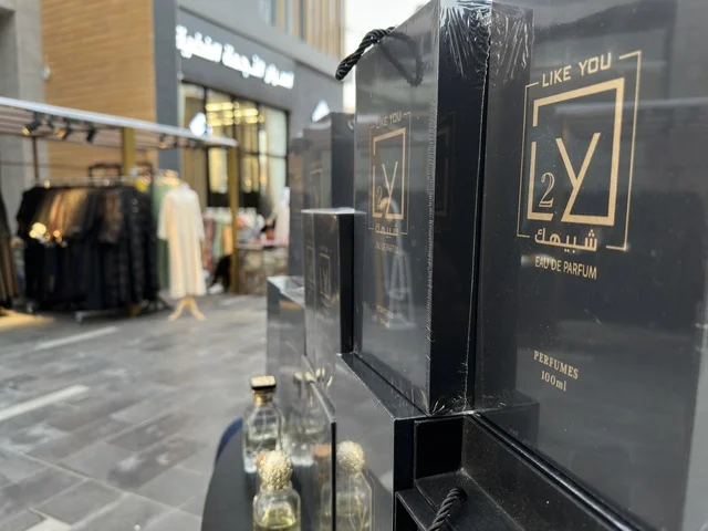 معرض العطور والبخور في فعالية " أنا وأنت يا رمضان " في مدينة جدة، المملكة العربية السعودية، يوم 1 من فبراير 2026، تجربة رمضانية اجتماعية وثقافية، أنشطة تفاعلية وعروض رمضانية، جلسات عائلية وأجواء روحانية، فعاليات ترفيهية مستوحاة من روح الشهر الفضيل، أجواء دافئة تعزز قيم المشاركة والاحتفاء برمضان.