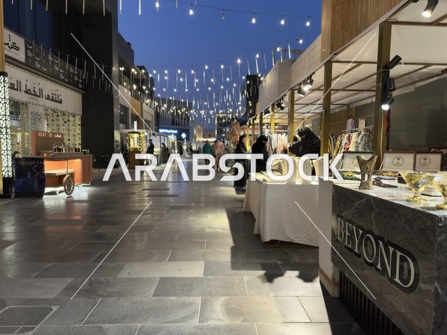 معرض تجاري في فعالية " أنا وأنت يا رمضان " في مدينة جدة، المملكة العربية السعودية، يوم 1 من فبراير 2026، تجربة رمضانية اجتماعية وثقافية، أنشطة تفاعلية وعروض رمضانية، جلسات عائلية وأجواء روحانية، فعاليات ترفيهية مستوحاة من روح الشهر الفضيل، أجواء دافئة تعزز قيم المشاركة والاحتفاء برمضان.