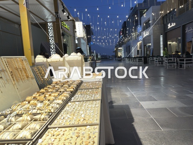 معرض تجاري في فعالية " أنا وأنت يا رمضان " في مدينة جدة، المملكة العربية السعودية، يوم 1 من فبراير 2026، تجربة رمضانية اجتماعية وثقافية، أنشطة تفاعلية وعروض رمضانية، جلسات عائلية وأجواء روحانية، فعاليات ترفيهية مستوحاة من روح الشهر الفضيل، أجواء دافئة تعزز قيم المشاركة والاحتفاء برمضان.