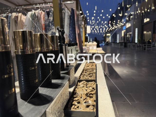 معرض تجاري في فعالية " أنا وأنت يا رمضان " في مدينة جدة، المملكة العربية السعودية، يوم 1 من فبراير 2026، تجربة رمضانية اجتماعية وثقافية، أنشطة تفاعلية وعروض رمضانية، جلسات عائلية وأجواء روحانية، فعاليات ترفيهية مستوحاة من روح الشهر الفضيل، أجواء دافئة تعزز قيم المشاركة والاحتفاء برمضان.