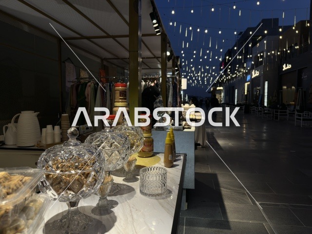 معرض تجاري في فعالية " أنا وأنت يا رمضان " في مدينة جدة، المملكة العربية السعودية، يوم 1 من فبراير 2026، تجربة رمضانية اجتماعية وثقافية، أنشطة تفاعلية وعروض رمضانية، جلسات عائلية وأجواء روحانية، فعاليات ترفيهية مستوحاة من روح الشهر الفضيل، أجواء دافئة تعزز قيم المشاركة والاحتفاء برمضان.