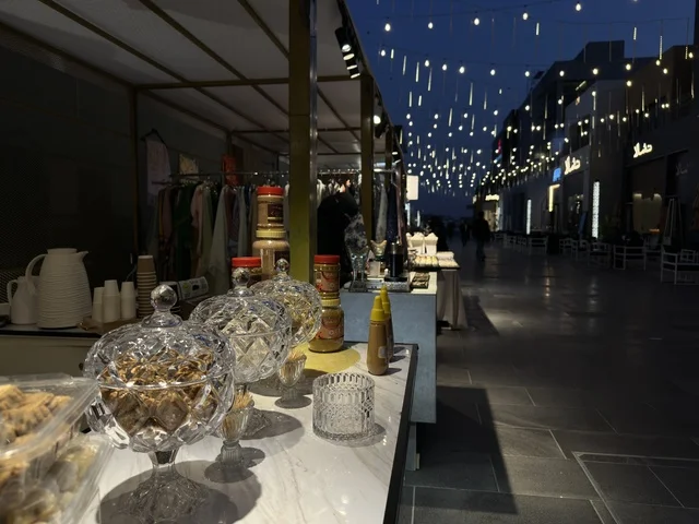 A trade exhibition at the event "You and I, O Ramadan" in the city of Jeddah, Saudi Arabia, on February 1, 2026, a social and cultural Ramadan experience, interactive activities and Ramadan shows, family sessions and spiritual atmospheres, entertainment events inspired by the spirit of the holy month, warm atmospheres that enhance the values of sharing and celebrating Ramadan.