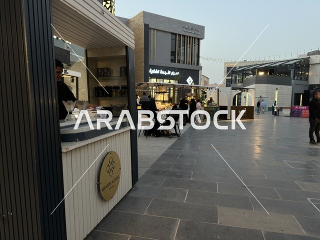 معرض تجاري في فعالية " أنا وأنت يا رمضان " في مدينة جدة، المملكة العربية السعودية، يوم 1 من فبراير 2026، تجربة رمضانية اجتماعية وثقافية، أنشطة تفاعلية وعروض رمضانية، جلسات عائلية وأجواء روحانية، فعاليات ترفيهية مستوحاة من روح الشهر الفضيل، أجواء دافئة تعزز قيم المشاركة والاحتفاء برمضان.