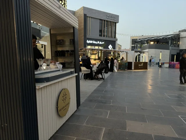 معرض تجاري في فعالية " أنا وأنت يا رمضان " في مدينة جدة، المملكة العربية السعودية، يوم 1 من فبراير 2026، تجربة رمضانية اجتماعية وثقافية، أنشطة تفاعلية وعروض رمضانية، جلسات عائلية وأجواء روحانية، فعاليات ترفيهية مستوحاة من روح الشهر الفضيل، أجواء دافئة تعزز قيم المشاركة والاحتفاء برمضان.