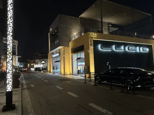 تجربة تسوق في اجواء رمضانية اصيلة في فعالية " أنا وأنت يا رمضان " في مدينة جدة، المملكة العربية السعودية، يوم 1 من فبراير 2026، تجربة رمضانية اجتماعية وثقافية، أنشطة تفاعلية وعروض رمضانية، جلسات عائلية وأجواء روحانية، فعاليات ترفيهية مستوحاة من روح الشهر الفضيل، أجواء دافئة تعزز قيم المشاركة والاحتفاء برمضان.