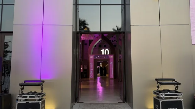 مدخل بوابة في فعالية " أنا وأنت يا رمضان " في مدينة جدة، المملكة العربية السعودية، يوم 1 من فبراير 2026، تجربة رمضانية اجتماعية وثقافية، أنشطة تفاعلية وعروض رمضانية، جلسات عائلية وأجواء روحانية، فعاليات ترفيهية مستوحاة من روح الشهر الفضيل، أجواء دافئة تعزز قيم المشاركة والاحتفاء برمضان.