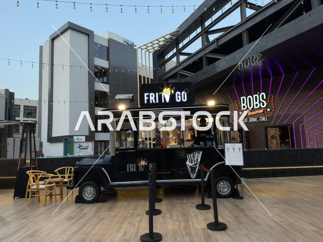 تجربة تسوق مميزة في فعالية " أنا وأنت يا رمضان " في مدينة جدة، المملكة العربية السعودية، يوم 1 من فبراير 2026، تجربة رمضانية اجتماعية وثقافية، أنشطة تفاعلية وعروض رمضانية، جلسات عائلية وأجواء روحانية، فعاليات ترفيهية مستوحاة من روح الشهر الفضيل، أجواء دافئة تعزز قيم المشاركة والاحتفاء برمضان.