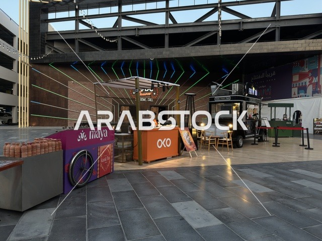 تجربة تسوق مميزة في فعالية " أنا وأنت يا رمضان " في مدينة جدة، المملكة العربية السعودية، يوم 1 من فبراير 2026، تجربة رمضانية اجتماعية وثقافية، أنشطة تفاعلية وعروض رمضانية، جلسات عائلية وأجواء روحانية، فعاليات ترفيهية مستوحاة من روح الشهر الفضيل، أجواء دافئة تعزز قيم المشاركة والاحتفاء برمضان.