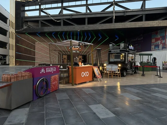 تجربة تسوق مميزة في فعالية " أنا وأنت يا رمضان " في مدينة جدة، المملكة العربية السعودية، يوم 1 من فبراير 2026، تجربة رمضانية اجتماعية وثقافية، أنشطة تفاعلية وعروض رمضانية، جلسات عائلية وأجواء روحانية، فعاليات ترفيهية مستوحاة من روح الشهر الفضيل، أجواء دافئة تعزز قيم المشاركة والاحتفاء برمضان.