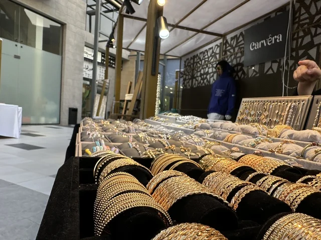 Gold accessories and jewelry at the East Event in the Eastern Province, Saudi Arabia, on February 6, 2026, a comprehensive entertainment and cultural experience celebrating the spirit of community and creativity, live artistic performances, youth activities, interactive activities, diverse food areas, local exhibitions and projects, vibrant festive atmosphere, a modern social experience reflecting the identity of the Eastern Province and its cultural and entertainment diversity.