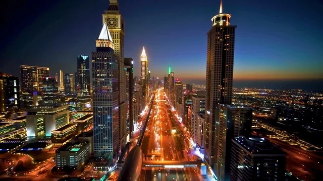 أفق دبي وناطحات سحاب شارع الشيخ زايد ليلاً