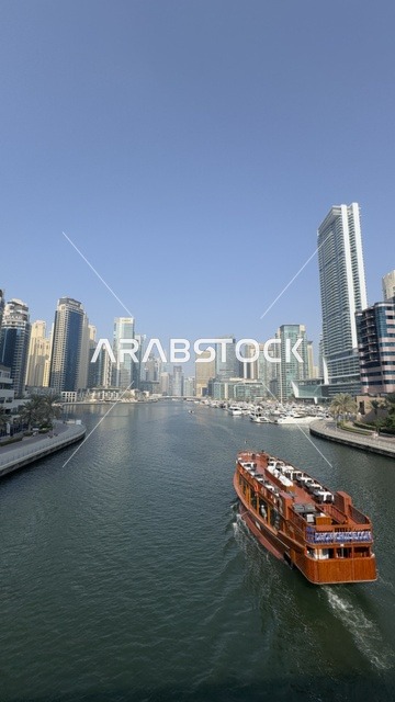 الفن الهندسي المعماري المتطور والمتقدم للمنشآت التجارية والسكنية، الأبراج وناطحات السحاب ، معالم سياحية مشهورة في الإمارات العربية المتحدة، الواجهه البحرية لإمارة دبي في النهار