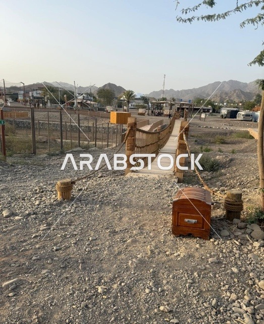 جسر خشبي معلق في منطقة حتا وادي هب بالإمارات