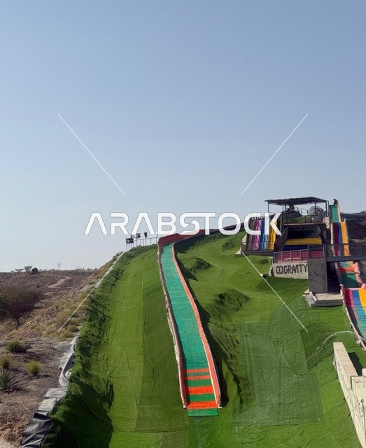 منزلقات مائية ملونة حتا دبي