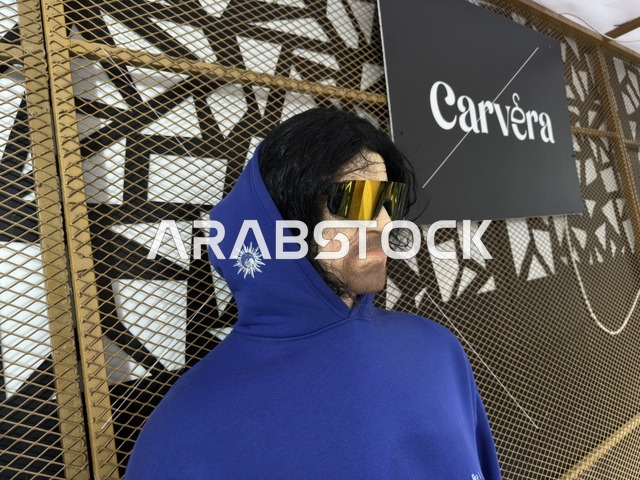 مانيكان بملابس عصرية في فعالية إيفنت شرق في  المنطقة الشرقية، يوم 9 من فبراير 2026، تجربة ترفيهية وثقافية شاملة تحتفي بروح المجتمع والإبداع، تجمع بين العروض الفنية الحية، الفعاليات الشبابية، الأنشطة التفاعلية، المعارض والمشاريع المحلية، مناطق الطعام المتنوعة، والأجواء الاحتفالية النابضة بالحياة، لتقدم للزوار تجربة اجتماعية عصرية تعكس هوية المنطقة الشرقية وتنوعها الثقافي والترفيهي