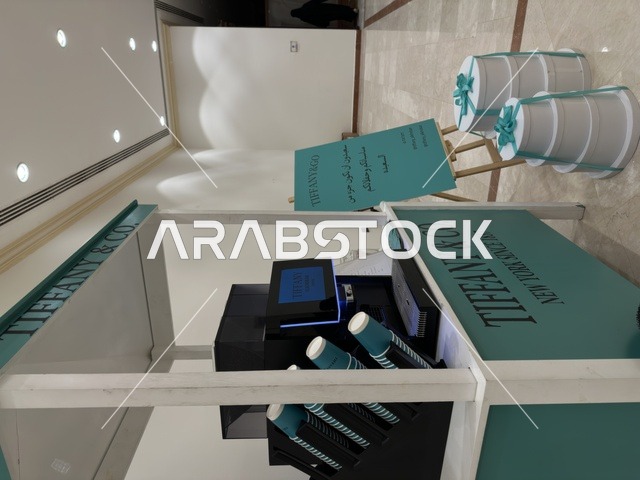 ركن قهوة تيفاني في  فعالية دكان رمضان بفندق القصيبي بالمنطقة الشرقية، فعالية رمضانية تراثية تجمع بين أجواء الشهر الفضيل، الدكاكين الشعبية، المنتجات المحلية، المأكولات الرمضانية، الحرف اليدوية، والهدايا التقليدية، في تجربة ثقافية واجتماعية دافئة تعكس روح رمضان والأصالة السعودية داخل أجواء فندقية راقية