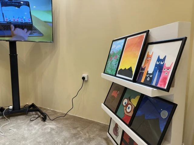 An art exhibition at the Ramadan Souk event at Al-Qusaybi Hotel in the Eastern Province, a traditional Ramadan event that combines the atmosphere of the holy month, popular shops, local products, Ramadan foods, handicrafts, and traditional gifts, in a warm cultural and social experience that reflects the spirit of Ramadan and Saudi authenticity within a luxurious hotel setting.