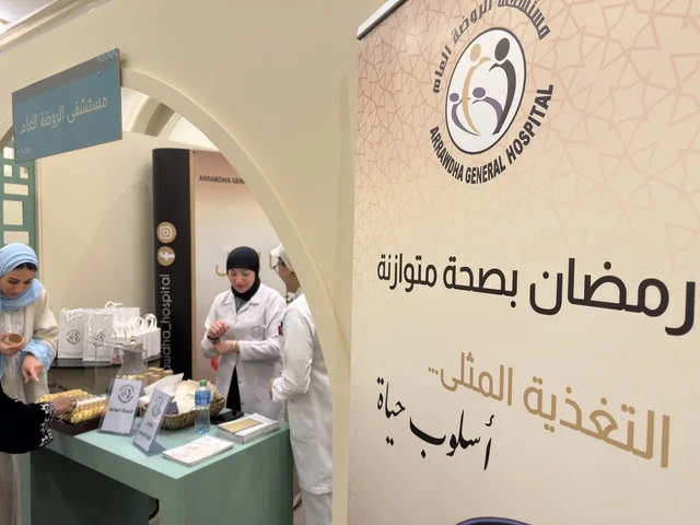 جناح مستشفى الروضة التوعوي في  فعالية دكان رمضان بفندق القصيبي بالمنطقة الشرقية، فعالية رمضانية تراثية تجمع بين أجواء الشهر الفضيل، الدكاكين الشعبية، المنتجات المحلية، المأكولات الرمضانية، الحرف اليدوية، والهدايا التقليدية، في تجربة ثقافية واجتماعية دافئة تعكس روح رمضان والأصالة السعودية داخل أجواء فندقية راقية