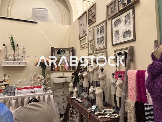 معرض  فعالية دكان رمضان بفندق القصيبي بالمنطقة الشرقية، فعالية رمضانية تراثية تجمع بين أجواء الشهر الفضيل، الدكاكين الشعبية، المنتجات المحلية، المأكولات الرمضانية، الحرف اليدوية، والهدايا التقليدية، في تجربة ثقافية واجتماعية دافئة تعكس روح رمضان والأصالة السعودية داخل أجواء فندقية راقية