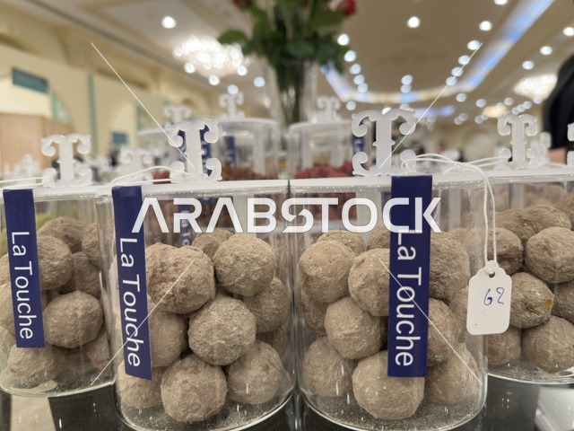 ترافل شوكولاتة في فعالية دكان رمضان بفندق القصيبي بالمنطقة الشرقية، فعالية رمضانية تراثية تجمع بين أجواء الشهر الفضيل، الدكاكين الشعبية، المنتجات المحلية، المأكولات الرمضانية، الحرف اليدوية، والهدايا التقليدية، في تجربة ثقافية واجتماعية دافئة تعكس روح رمضان والأصالة السعودية داخل أجواء فندقية راقية