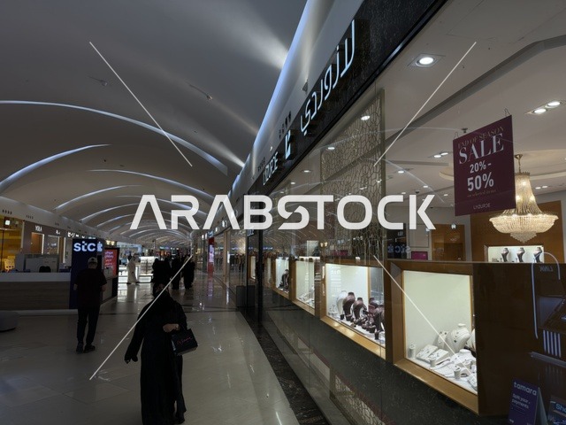 Enhancing the visitor experience and improving facilities, Dhahran is the largest and most prominent shopping complex in the Eastern Province of the Kingdom of Saudi Arabia, offering a variety of international and local brands, shopping centers, luxury stores, and family entertainment activity areas.