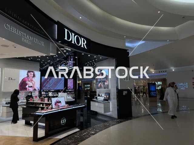 A store for luxury cosmetics and perfumes, Dhahran is the largest and most prominent shopping mall in the Eastern Province of the Kingdom of Saudi Arabia, featuring family entertainment activities, shopping centers, and luxury stores, enhancing the visitor experience and improving facilities.