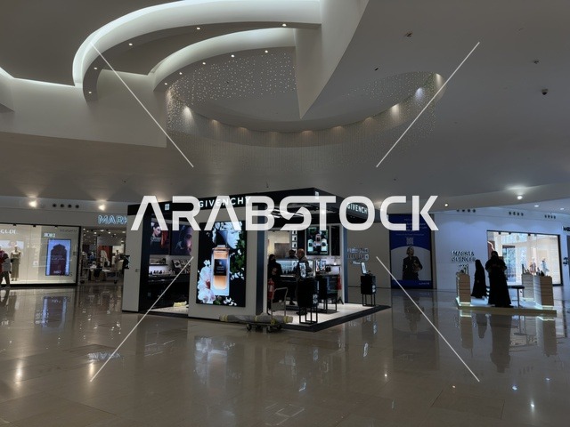 تصميم معماري فريد، الظهران أكبر وأبرز المجمعات التجارية في المنطقة الشرقية بالمملكة العربية السعودية، اماكن الأنشطة العائلية الترفيهية، مراكز التسوق والمتاجر الفاخرة، رفع مستوى تجربة الزوار وتحسين المرافق