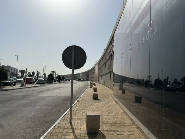 An outdoor commercial building, Dhahran is the largest and most prominent shopping complex in the Eastern Province of the Kingdom of Saudi Arabia, featuring family entertainment activities, shopping centers, and luxury stores, enhancing the visitor experience and improving facilities.