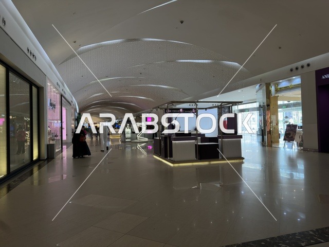 Places for family entertainment activities, shopping centers, and luxury stores, a variety of international and local brands, enhancing the visitor experience and improving facilities, Dhahran is the largest and most prominent shopping complex in the Eastern Province of the Kingdom of Saudi Arabia.