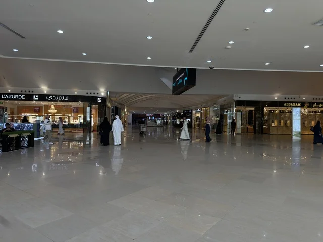 Enhancing the visitor experience and improving facilities, Dhahran is the largest and most prominent shopping complex in the Eastern Province of the Kingdom of Saudi Arabia, offering a variety of international and local brands, shopping centers, luxury stores, and family entertainment activity areas.