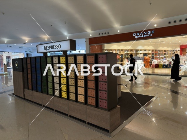 A unique architectural design, Dhahran is the largest and most prominent shopping complex in the Eastern Province of the Kingdom of Saudi Arabia, featuring family entertainment activities, shopping centers, and luxury stores, enhancing the visitor experience and improving facilities.