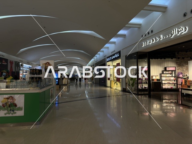 مجموعة من العلامات التجارية العالمية، الظهران أكبر وأبرز المجمعات التجارية في المنطقة الشرقية بالمملكة العربية السعودية، اماكن الأنشطة العائلية الترفيهية، مراكز التسوق والمتاجر الفاخرة، رفع مستوى تجربة الزوار وتحسين المرافق