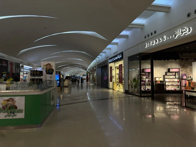 A collection of global brands, Dhahran is the largest and most prominent shopping mall in the Eastern Province of the Kingdom of Saudi Arabia, featuring family entertainment activities, shopping centers, and luxury stores, enhancing the visitor experience and improving facilities.