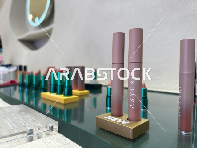 A beauty salon in Dhahran, the largest and most prominent shopping mall in the Eastern Province of the Kingdom of Saudi Arabia, offers places for family entertainment activities, shopping centers, and luxury stores, with a variety of international and local brands, enhancing the visitor experience and improving the facilities.