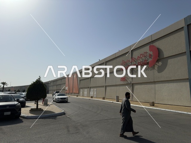 An outdoor commercial building, Dhahran is the largest and most prominent shopping complex in the Eastern Province of the Kingdom of Saudi Arabia, featuring family entertainment activities, shopping centers, and luxury stores, enhancing the visitor experience and improving facilities.
