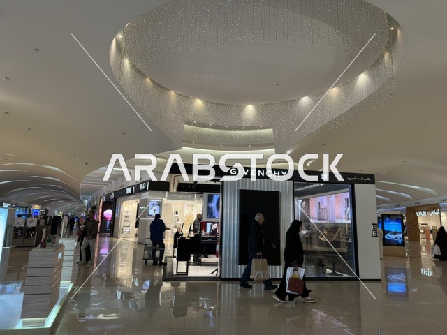 الأزياء الراقية والملابس الجاهزة والإكسسوارات والعطور، الظهران أكبر وأبرز المجمعات التجارية في المنطقة الشرقية بالمملكة العربية السعودية، اماكن الأنشطة العائلية الترفيهية، مراكز التسوق والمتاجر الفاخرة، رفع مستوى تجربة الزوار وتحسين المرافق