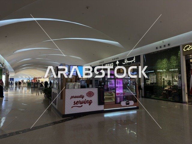 أكشاك مضاء جيدا وشاشات عرض، الظهران أكبر وأبرز المجمعات التجارية في المنطقة الشرقية بالمملكة العربية السعودية، اماكن الأنشطة العائلية الترفيهية، مراكز التسوق والمتاجر الفاخرة، تنوع بين الماركات العالمية والمحلية، رفع مستوى تجربة الزوار وتحسين المرافق