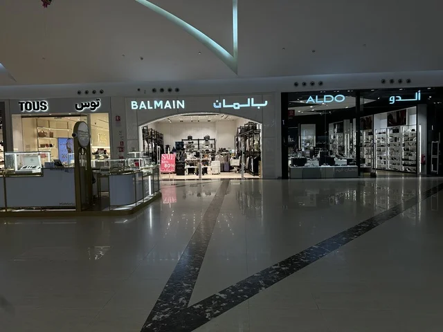 Shopping centers and luxury stores, a variety of international and local brands, enhancing the visitor experience and improving facilities, Dhahran is the largest and most prominent shopping complex in the Eastern Province of the Kingdom of Saudi Arabia, places for family entertainment activities.