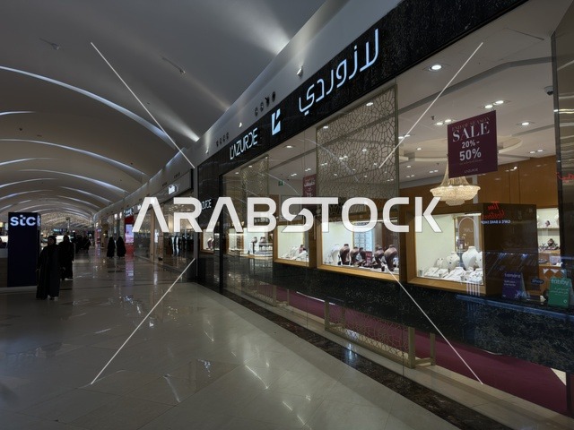 Enhancing the visitor experience and improving facilities, Dhahran is the largest and most prominent shopping complex in the Eastern Province of the Kingdom of Saudi Arabia, offering a variety of international and local brands, shopping centers, luxury stores, and family entertainment activity areas.