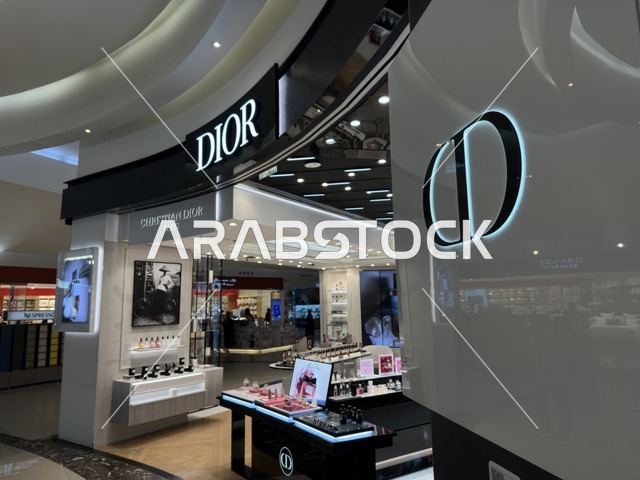 A store for luxury cosmetics and perfumes, Dhahran is the largest and most prominent shopping mall in the Eastern Province of the Kingdom of Saudi Arabia, featuring family entertainment activities, shopping centers, and luxury stores, enhancing the visitor experience and improving facilities.