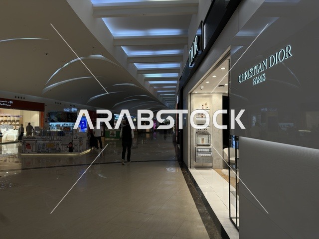 تصميم معماري فريد، الظهران أكبر وأبرز المجمعات التجارية في المنطقة الشرقية بالمملكة العربية السعودية، اماكن الأنشطة العائلية الترفيهية، مراكز التسوق والمتاجر الفاخرة، رفع مستوى تجربة الزوار وتحسين المرافق