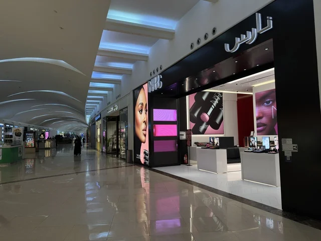 A collection of global brands, Dhahran is the largest and most prominent shopping mall in the Eastern Province of the Kingdom of Saudi Arabia, featuring family entertainment activities, shopping centers, and luxury stores, enhancing the visitor experience and improving facilities.