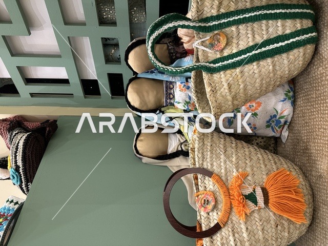 الحرف اليدوية في فعالية دكان رمضان بفندق القصيبي بالمنطقة الشرقية، فعالية رمضانية تراثية تجمع بين أجواء الشهر الفضيل، الدكاكين الشعبية، المنتجات المحلية، المأكولات الرمضانية، الحرف اليدوية، والهدايا التقليدية، في تجربة ثقافية واجتماعية دافئة تعكس روح رمضان والأصالة السعودية داخل أجواء فندقية راقية